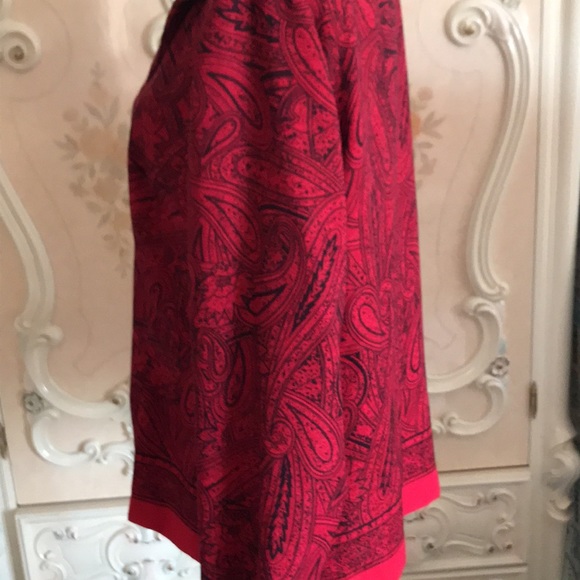 Woman’s  blouse by Leslie Fay. - Picture 5 of 8